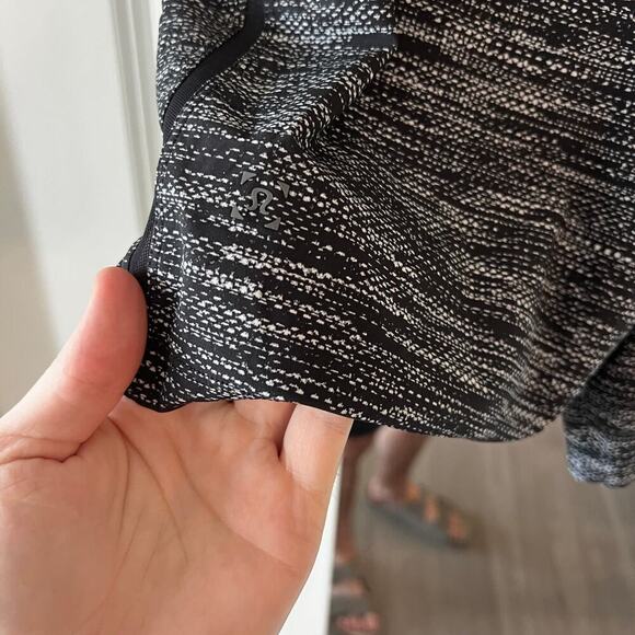 Men's Lululemon Pace Breaker Shorts Size Small Color Black Grey - Picture 4 of 5